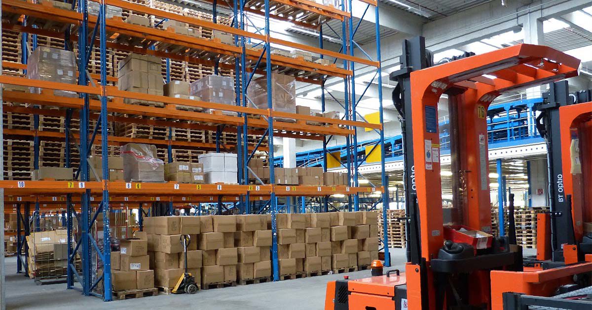 Qual é a capacidade que uma prateleira industrial pode suportar