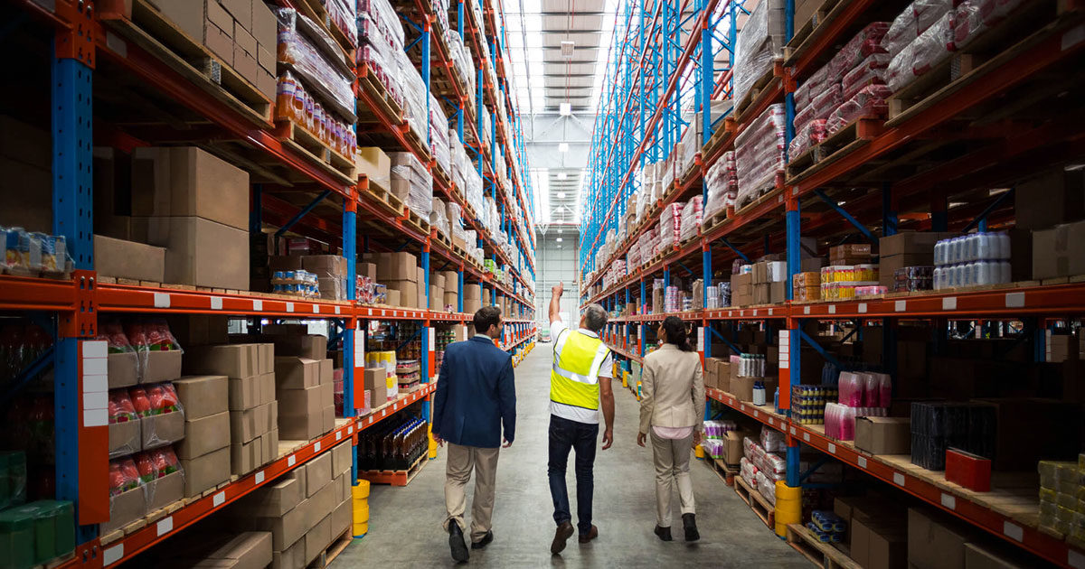 Sistema de armazenagem com porta paletes: ótima escolha para adaptação de espaço