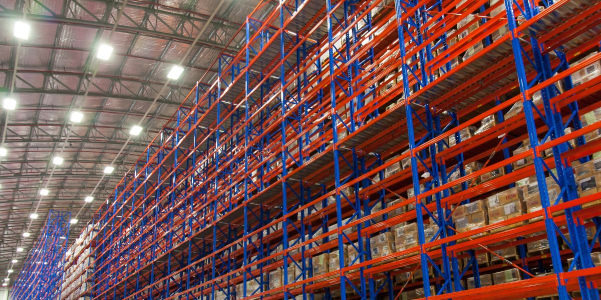 Personalização do cantilever: um sistema adaptável às necessidades do seu armazém