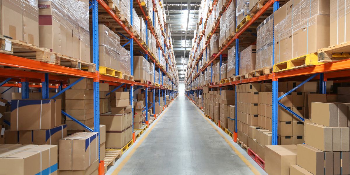 A influência dos sistemas de armazenagem na integridade dos produtos